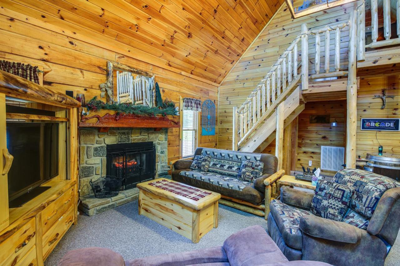 Sevierville Cabin With Wraparound Deck And Lake Access Luaran gambar