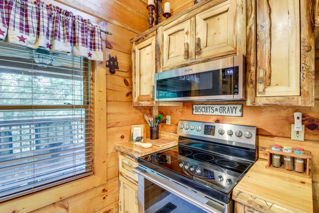 Sevierville Cabin With Wraparound Deck And Lake Access Luaran gambar