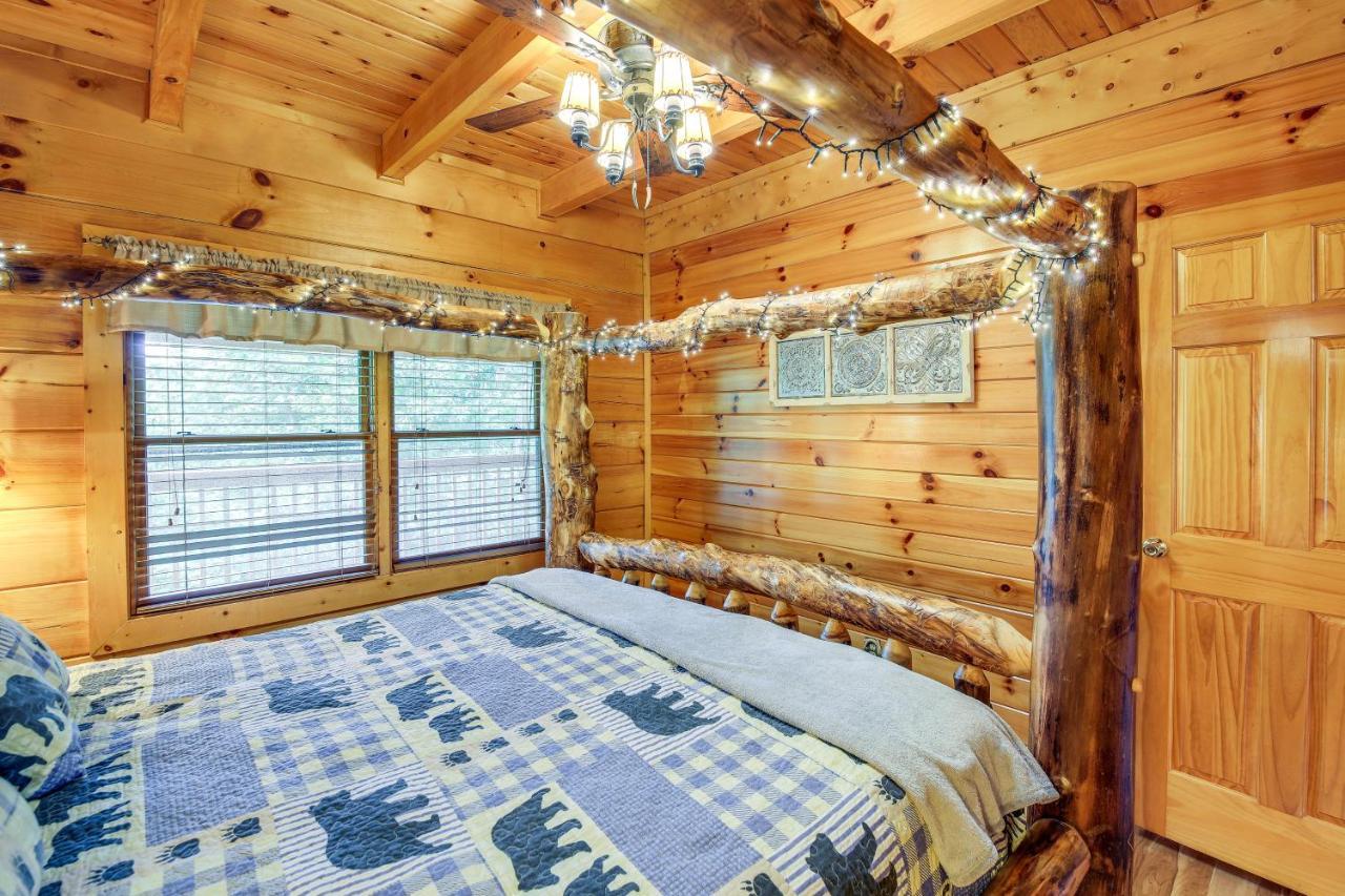 Sevierville Cabin With Wraparound Deck And Lake Access Luaran gambar