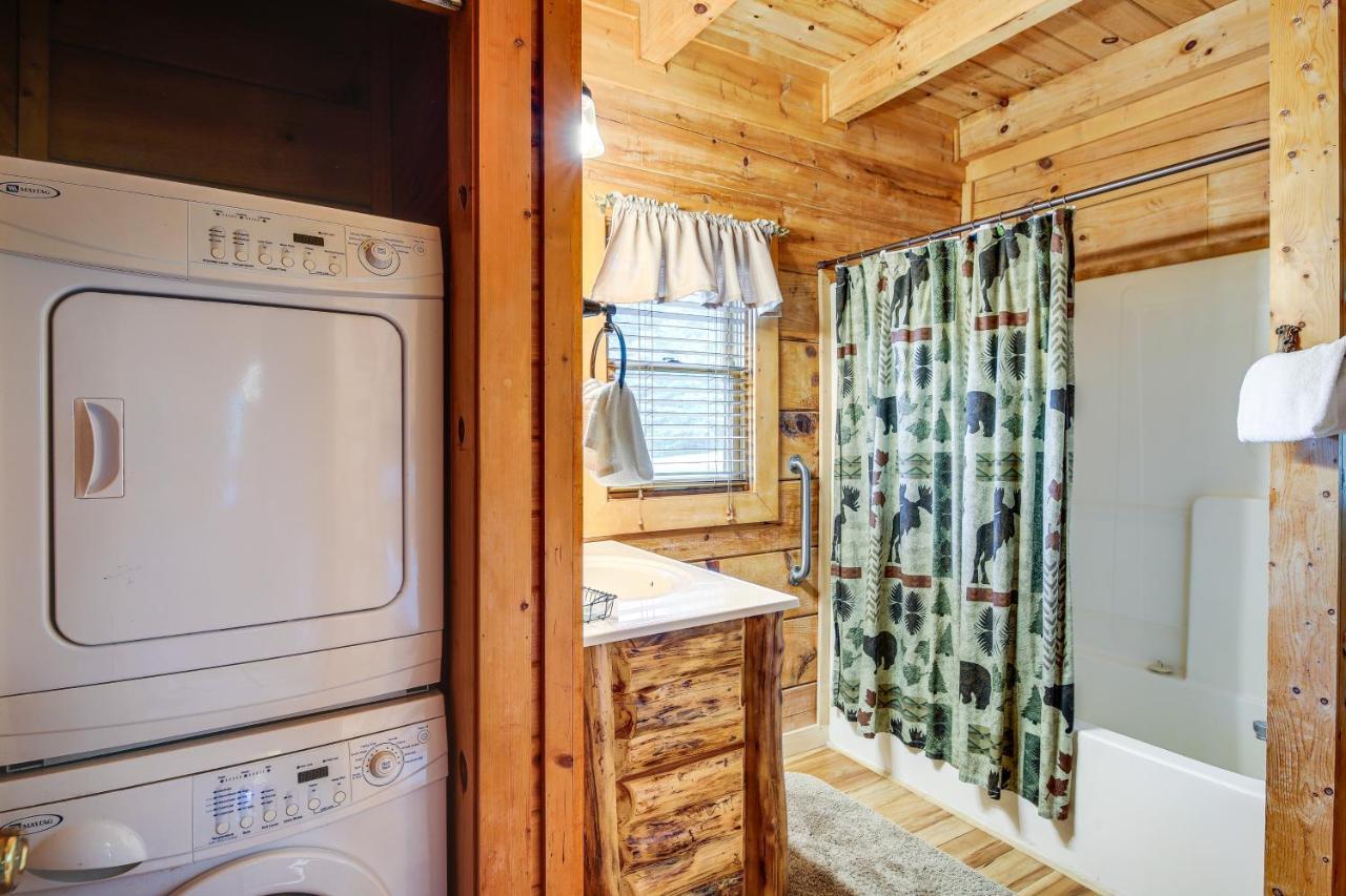 Sevierville Cabin With Wraparound Deck And Lake Access Luaran gambar