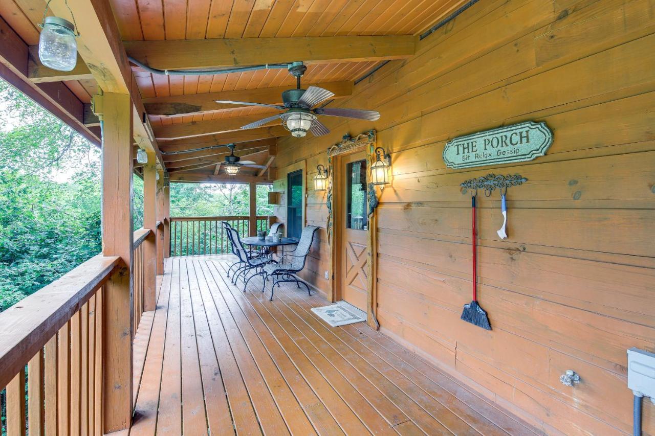 Sevierville Cabin With Wraparound Deck And Lake Access Luaran gambar