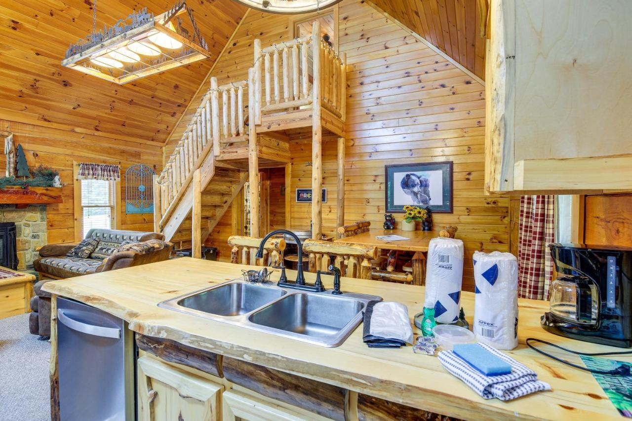 Sevierville Cabin With Wraparound Deck And Lake Access Luaran gambar