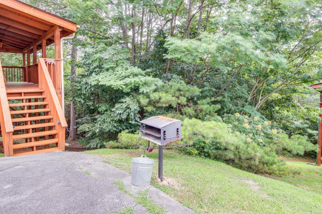 Sevierville Cabin With Wraparound Deck And Lake Access Luaran gambar