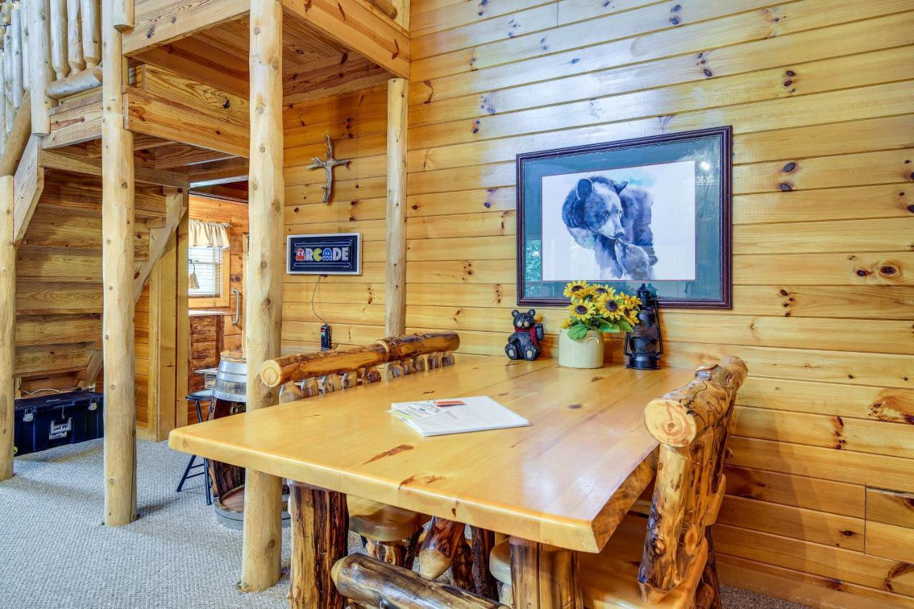 Sevierville Cabin With Wraparound Deck And Lake Access Luaran gambar