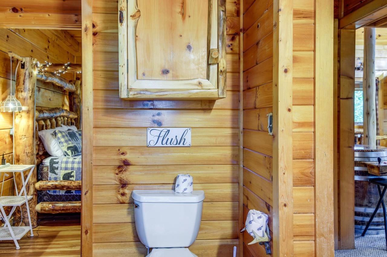 Sevierville Cabin With Wraparound Deck And Lake Access Luaran gambar