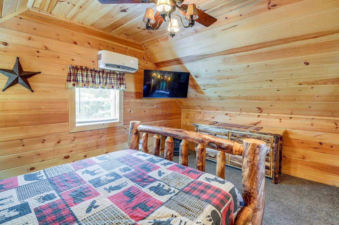 Sevierville Cabin With Wraparound Deck And Lake Access Luaran gambar