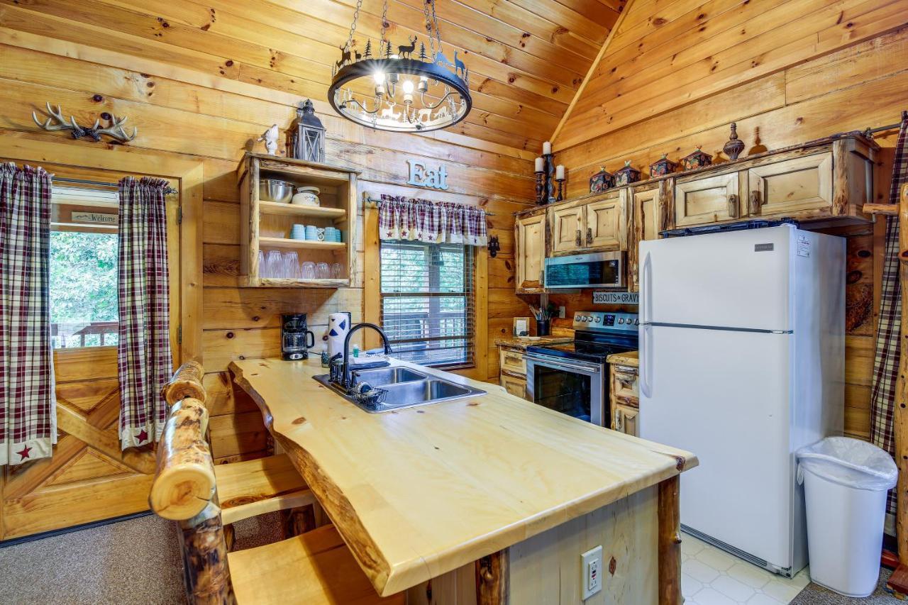 Sevierville Cabin With Wraparound Deck And Lake Access Luaran gambar