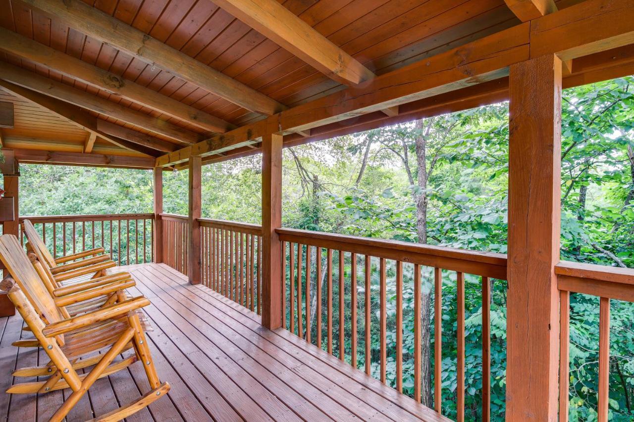 Sevierville Cabin With Wraparound Deck And Lake Access Luaran gambar