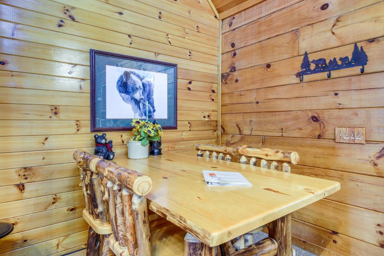 Sevierville Cabin With Wraparound Deck And Lake Access Luaran gambar